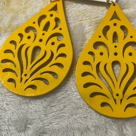 Elegant Yellow Teardrop Earrings - Picture 2 of 6